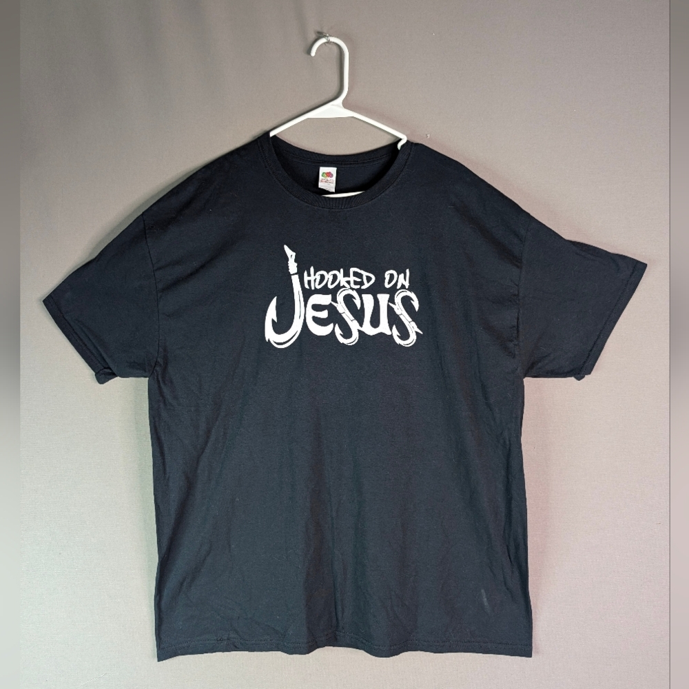 XL Men's Black Tee "Hooked on Jesus" EUC